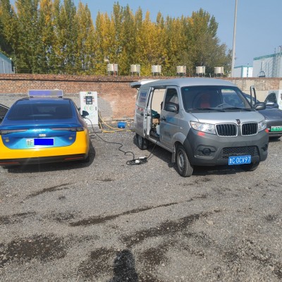 淄博張店道路救援：新能源電動汽車缺電現場移動充電